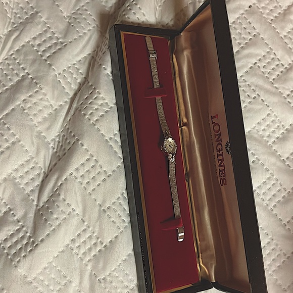 Longines woman’s elegant watch from the 1970s